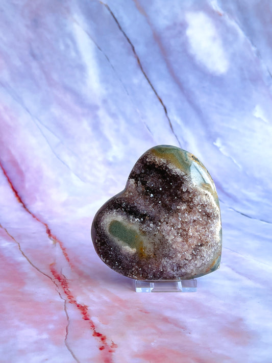 Liilac amethyst heart with some pink Tones