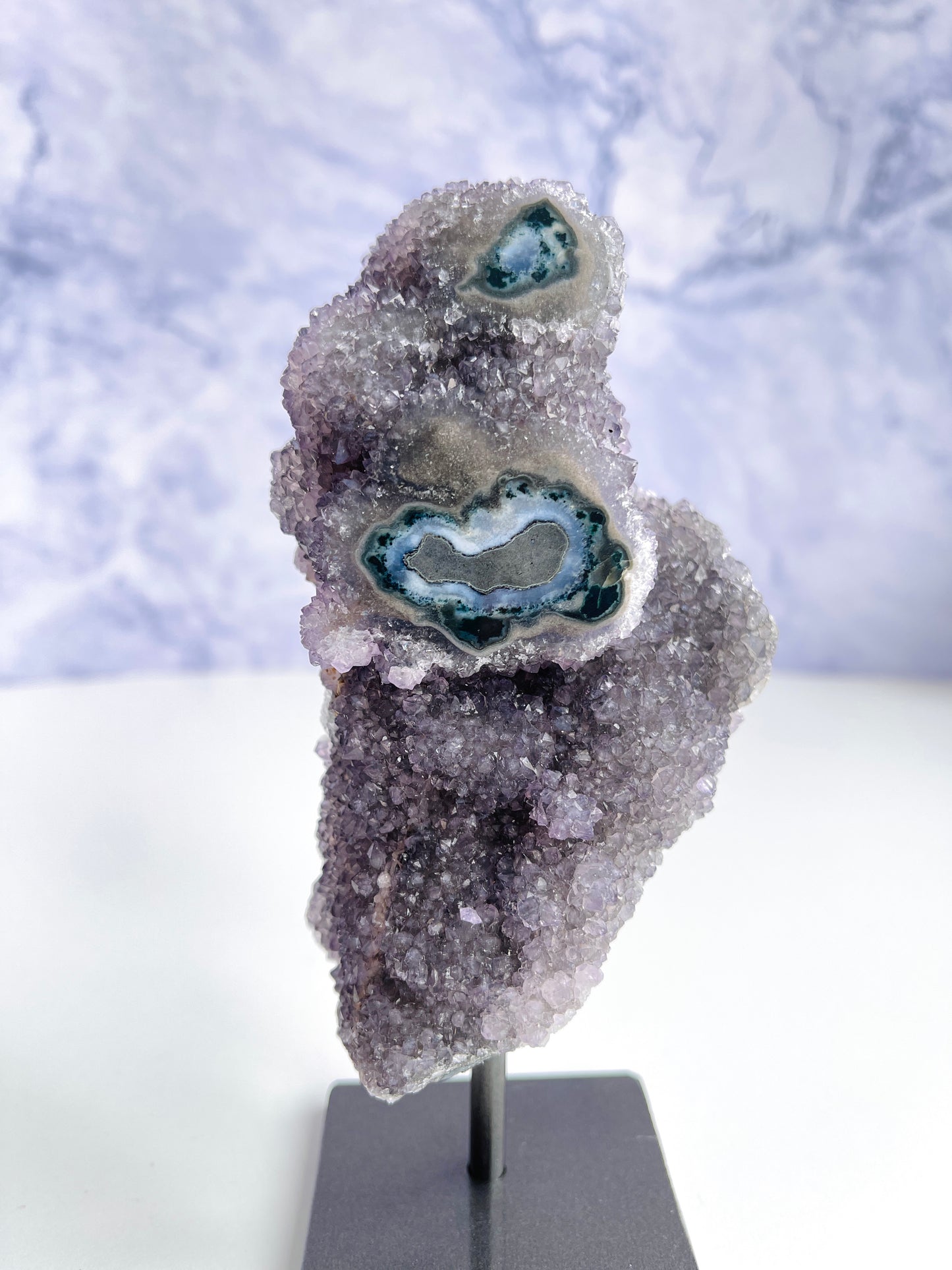 Amethyst eye Formation on a fixed stand