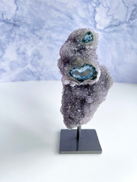 Amethyst eye Formation on a fixed stand